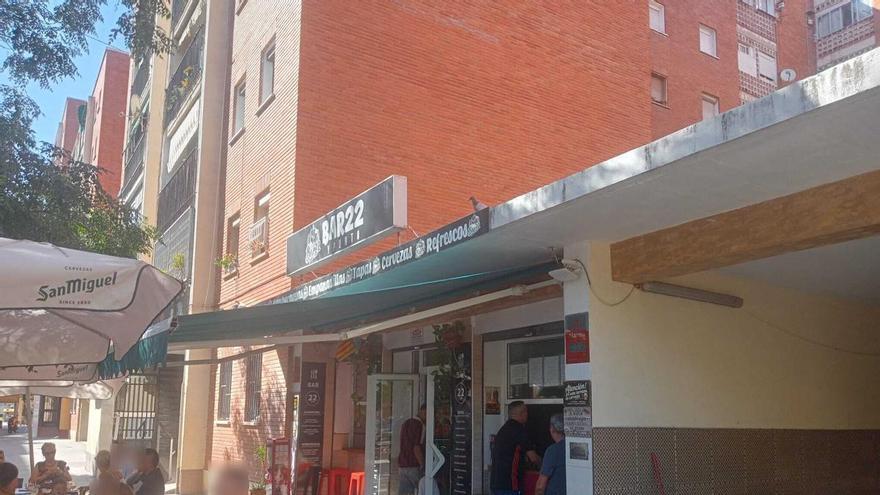 Der Mann, der in einer Bar neben dem Allgemeinen Krankenhaus von Valencia erstochen wurde, wurde verfolgt