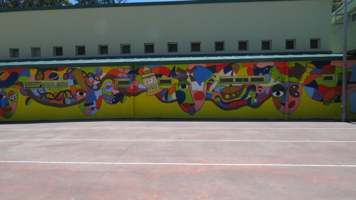 PISTAS DE PORTIVAS E XMNAXIO CON MURAL REALIZADO POLO ALUMNADO DE EPVA DE 4º ESO 1 (003)