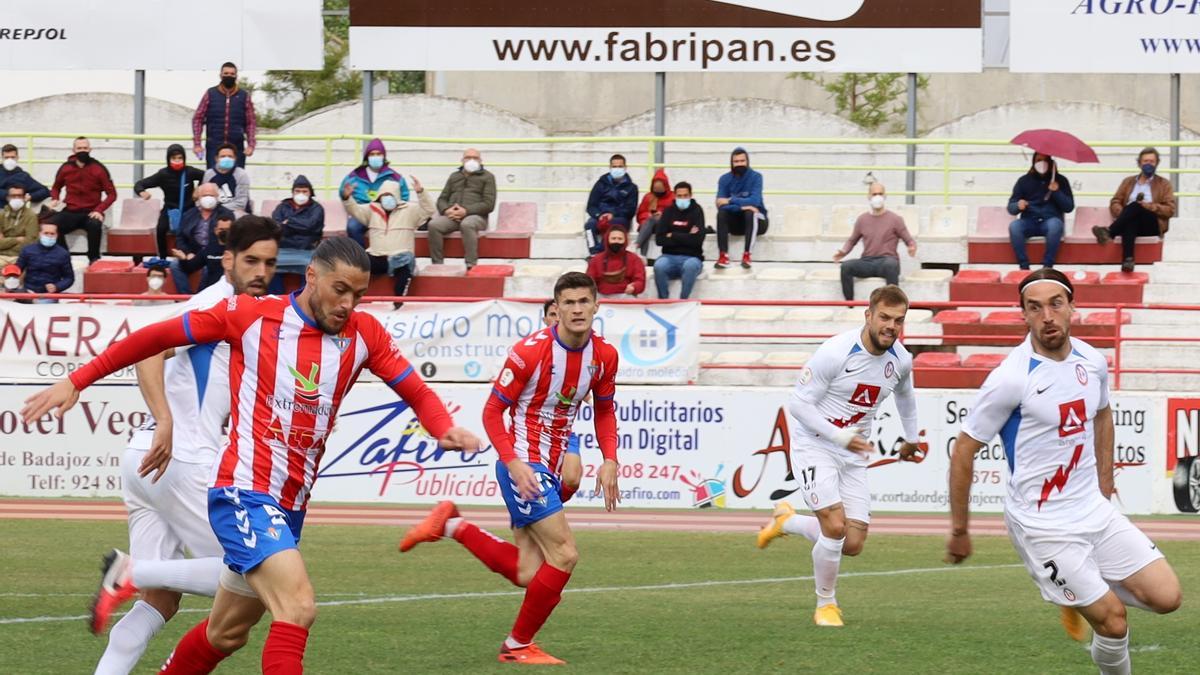 David Agudo pudo abrir el marcador en esta jugada en el minuto 3.