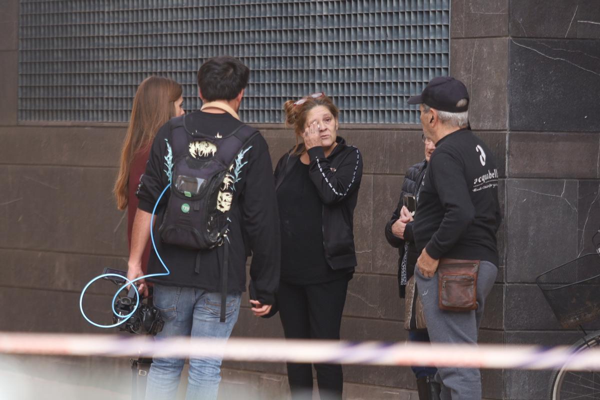 Imágenes del minuto de silencio en Xilxes en recuerdo de la mujer y la niña asesinadas