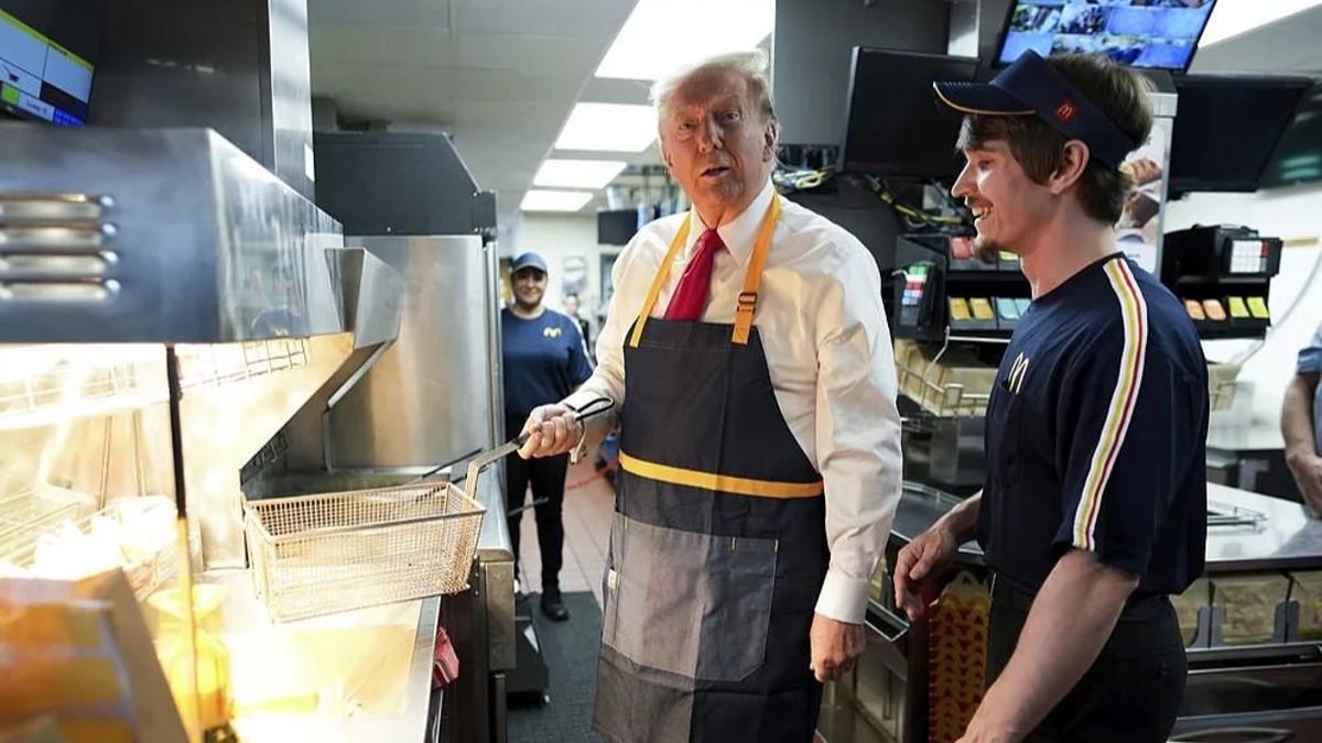 Donald Trump en un establecimiento de McDonald's en Pensilvania, Estados Unidos