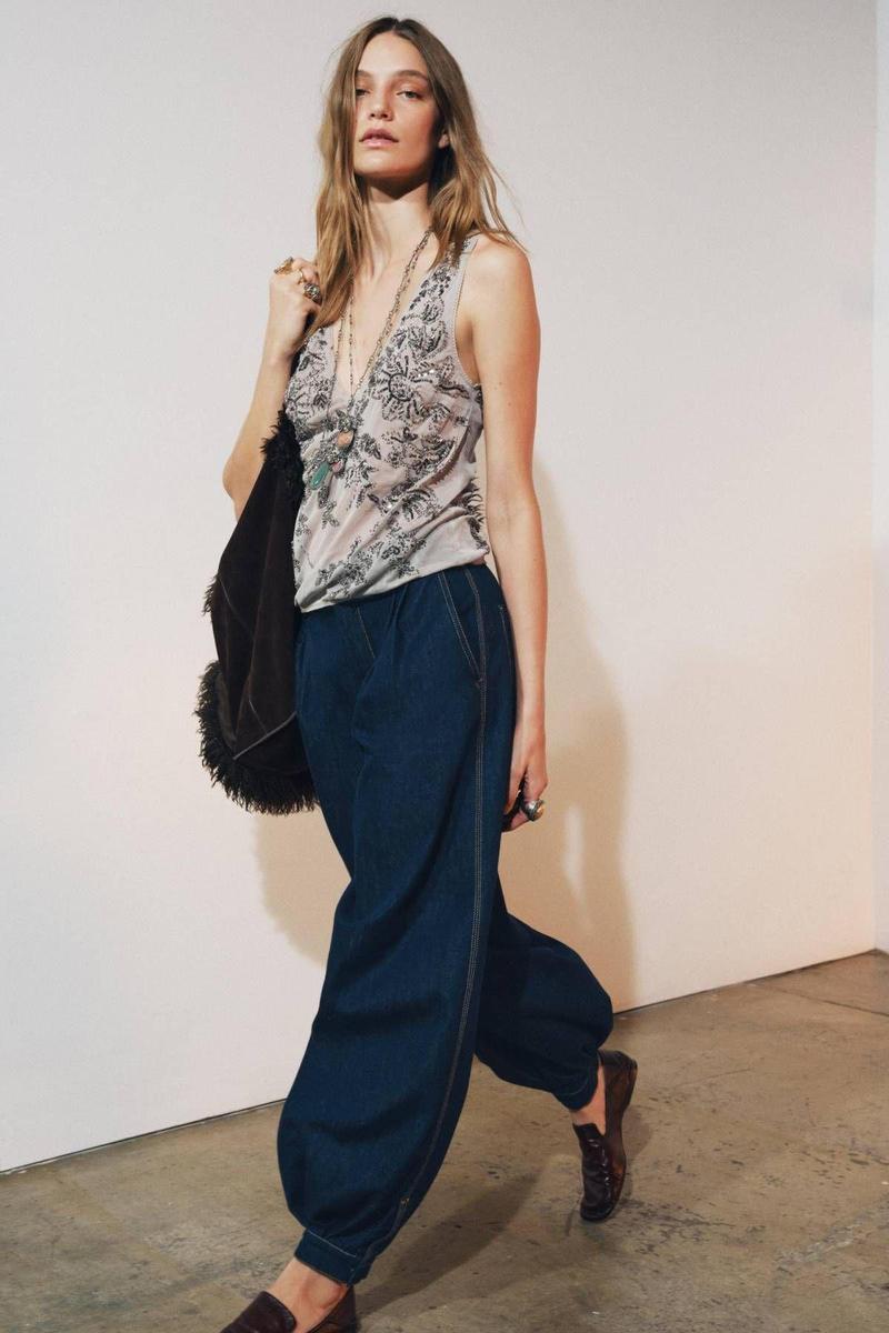 Taviathevix gracefully moving nude her body expressive