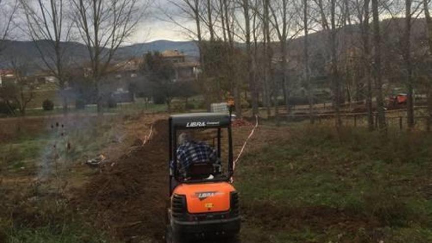 Adequació de la zona per posar les conduccions elèctriques.