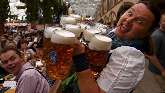 Mucha cerveza y diversión en el Oktoberfest de Múnich | FOTOS