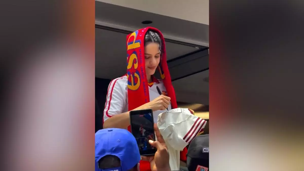 Rosalía desata la locura en el partido de España contra Austria