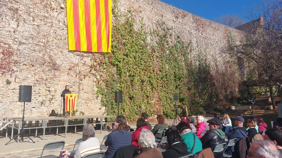 L'acte de la CUP al Jardí de la Infància de Girona, aquest migdia.