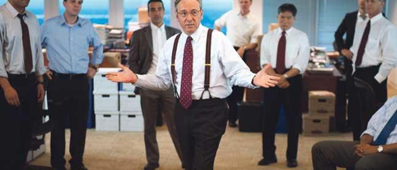 Kevin Spacey, en el centro, en ´Margin Call´, del realizador J. C. Chandor.