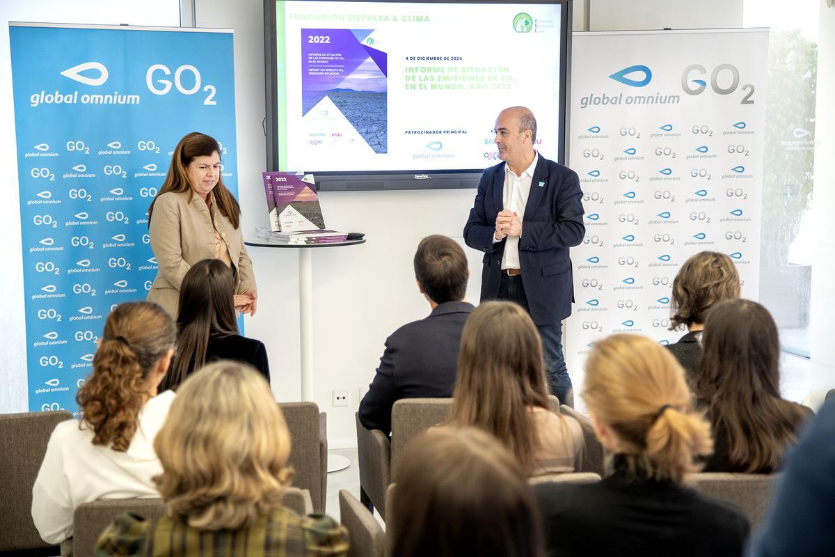 Elvira Carles y Juan Luis Pozo en la presentación del informe sobre emisiones de CO2