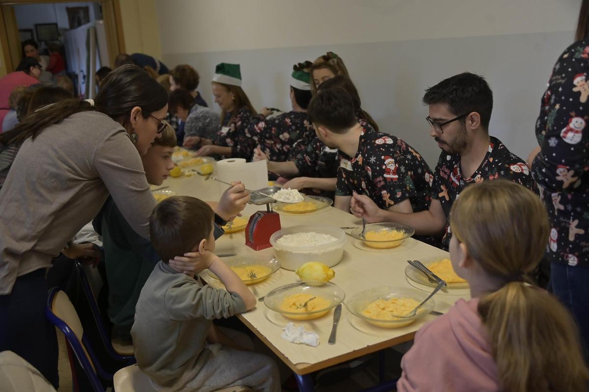 Taller de dulces navideños en el Museo Escolar de Puçol