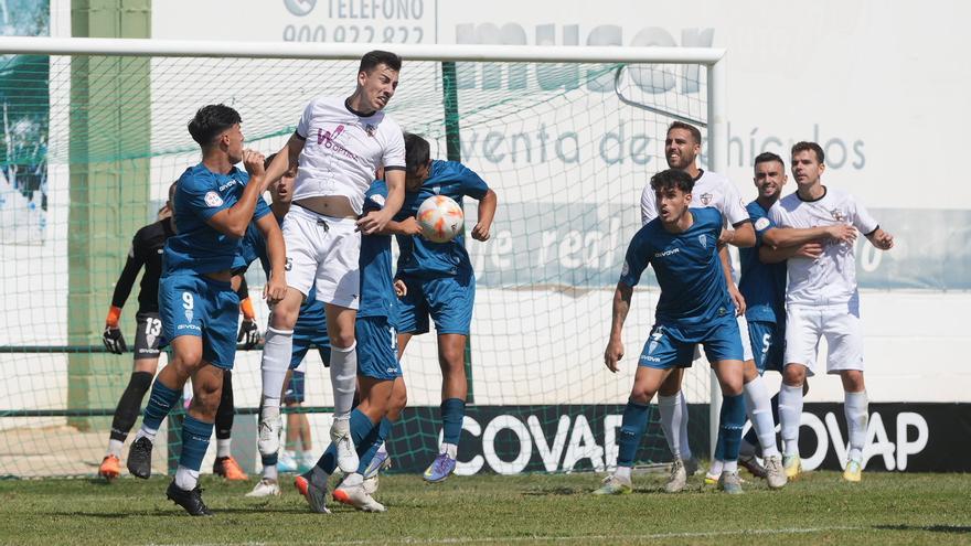 El Pozoblanco y el Córdoba B se reparten los puntos en Tercera