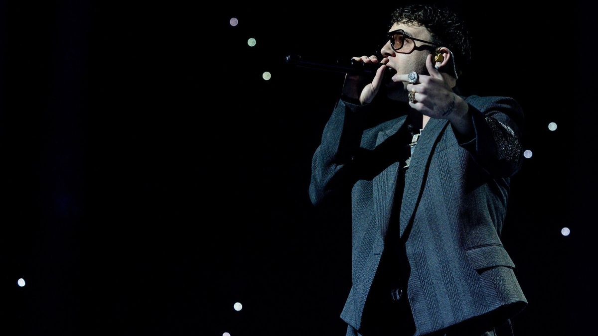 Archivo - El cantante Quevedo, durante su concierto, en el Movistar Arena, a 17 de febrero de 2025, en Madrid (España). Pedro Luis Domínguez Quevedo, más conocido por su nombre artístico: “Quevedo”, es un cantante y compositor español de reguetón, pop rap