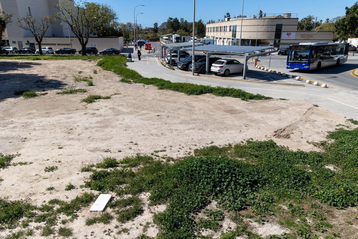 Espacio donde estaba previsto construir el nuevo centro de día de oncología del Hospital de Sant Joan