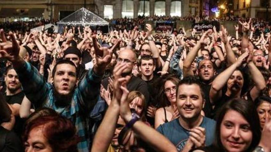 Público en un concierto de &quot;Warcry&quot; (que también figura en el cartel de este año), en la pasada edición de San Mateo en la Catedral.
