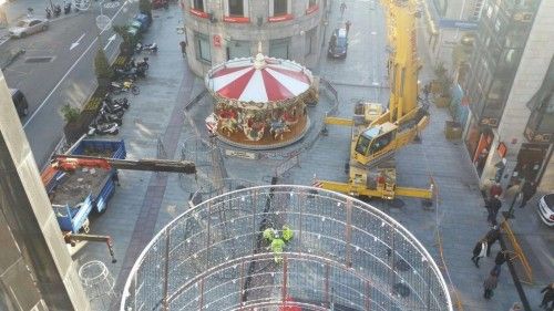 Montaje del árbol de Navidad en Vigo