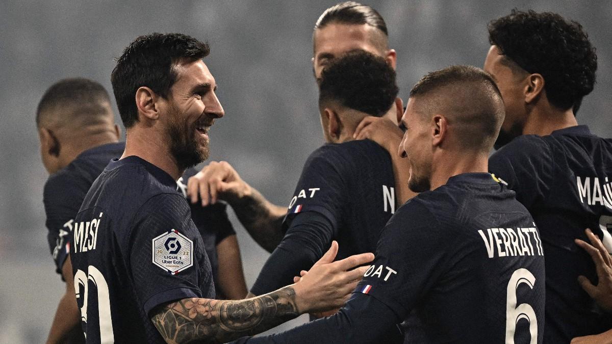 Messi celebrando junto a sus compañeros
