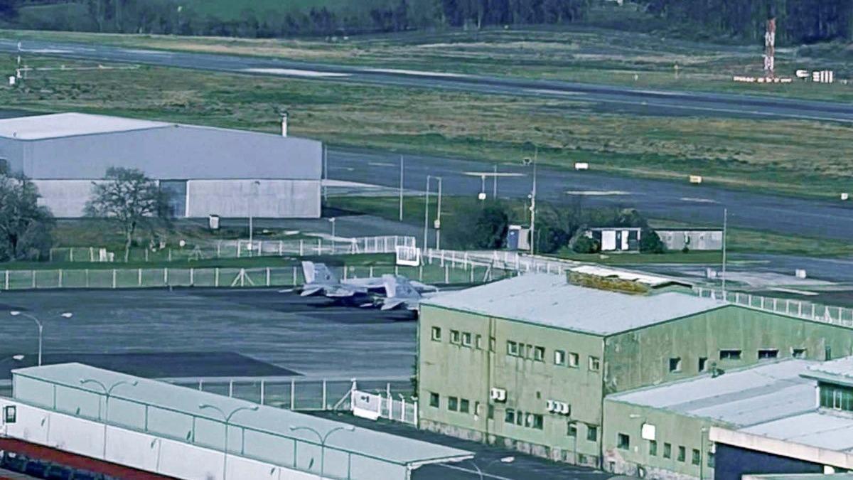 Dos aviones de combate irrumpen en el cielo de Santiago