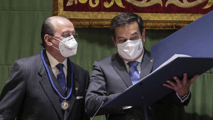 Medalla de oro del Colegio de Médicos a su expresidente Alejandro Braña