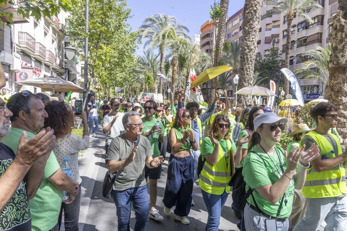 Noveno día de huelga de profesores: la lucha docente sigue viva en Alicante Noveno día de huelga de profesores: la lucha docente sigue viva en Alicante