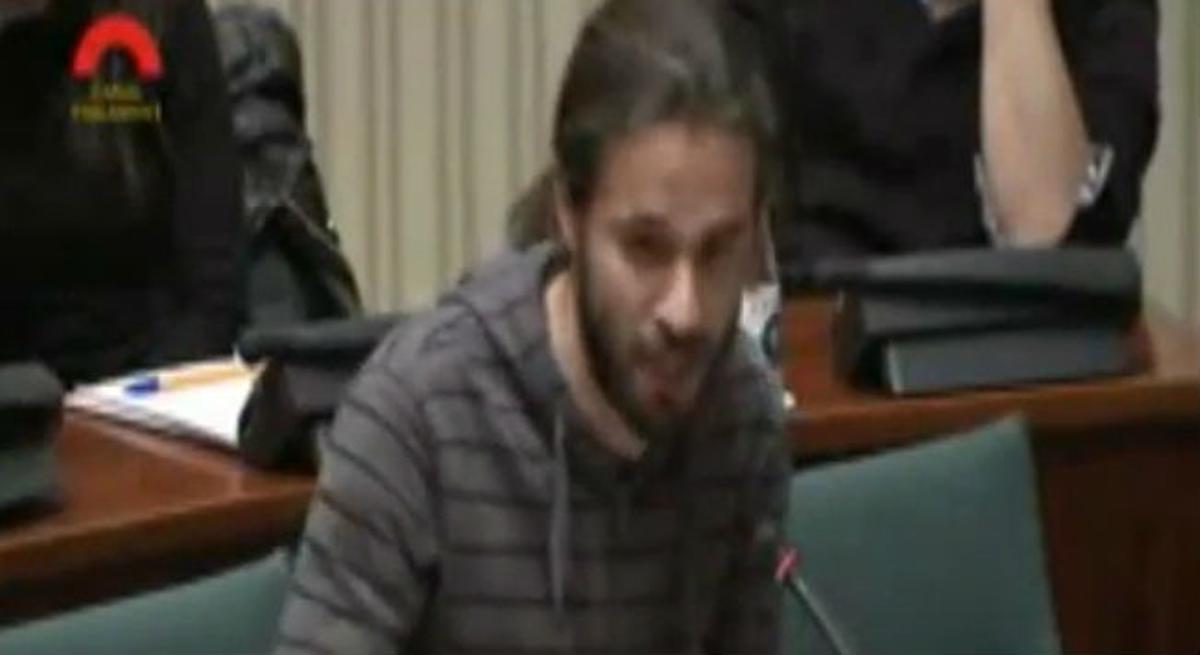 Conseller Mena: Agafin el primer vol a Londres i a servir cafès.