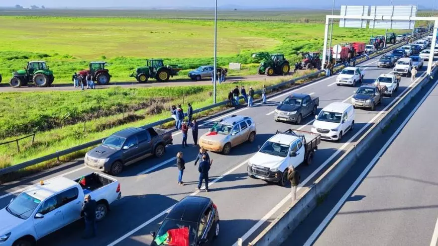 VÍDEO | Las protestas del campo se trasladan a Portugal y bloquean la salida de mercancías