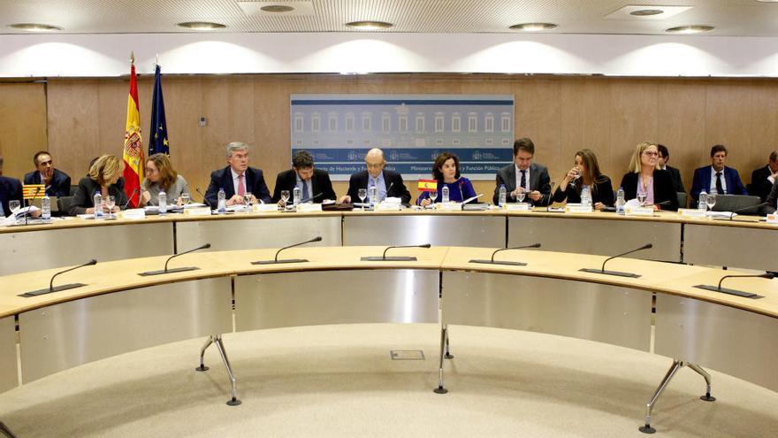 Govern i autonomies pacten un límit de dèficit del 0,6% el 2017