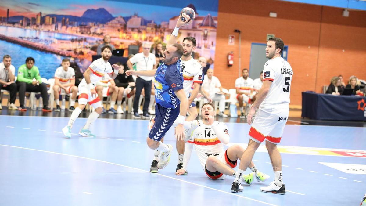 Partido de la competición europea jugado  en Benidorm frente al equipo frances del PAUC Handball.