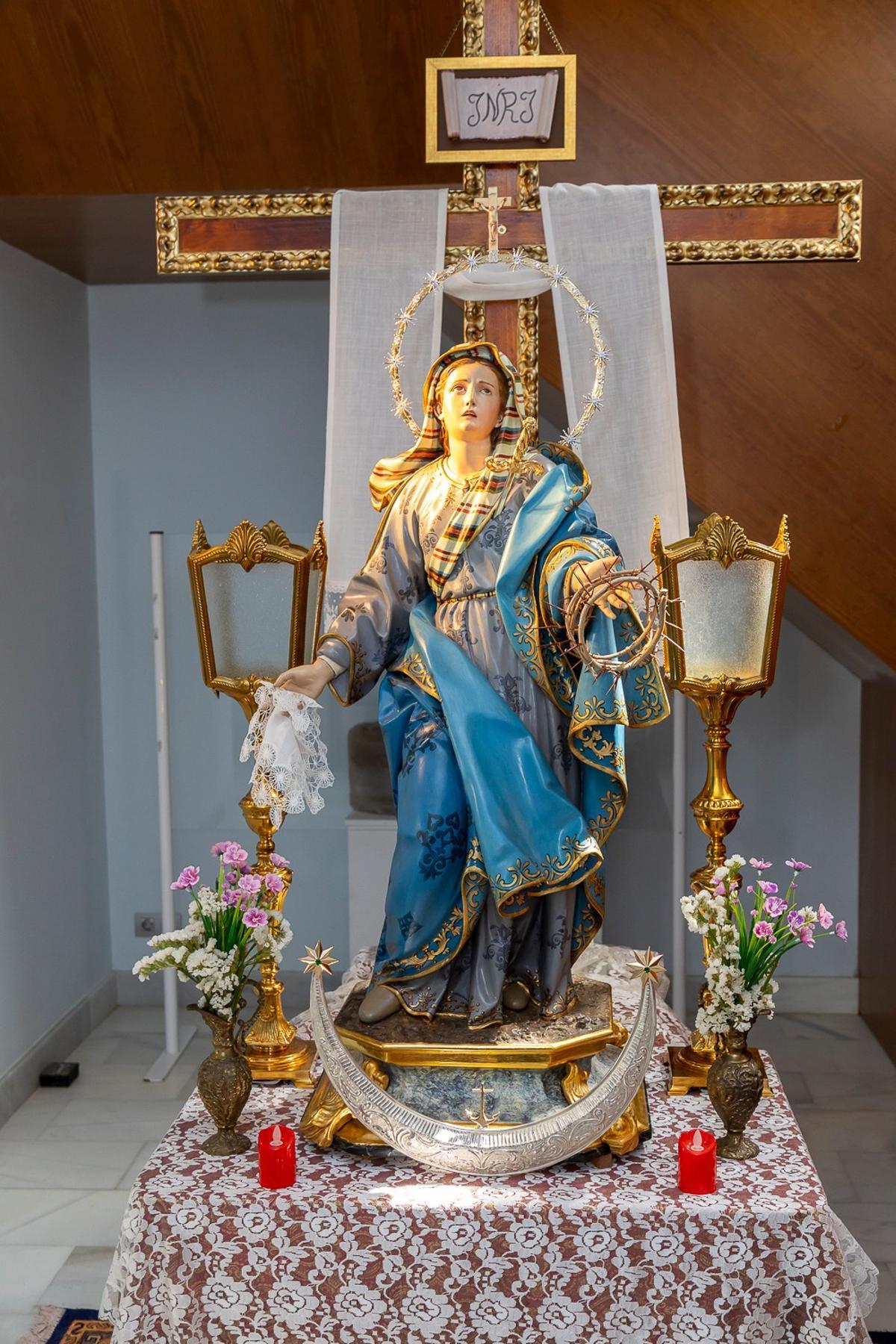 La imagen de María a Pie de la Cruz de la nueva Cofradía de Benetússer.