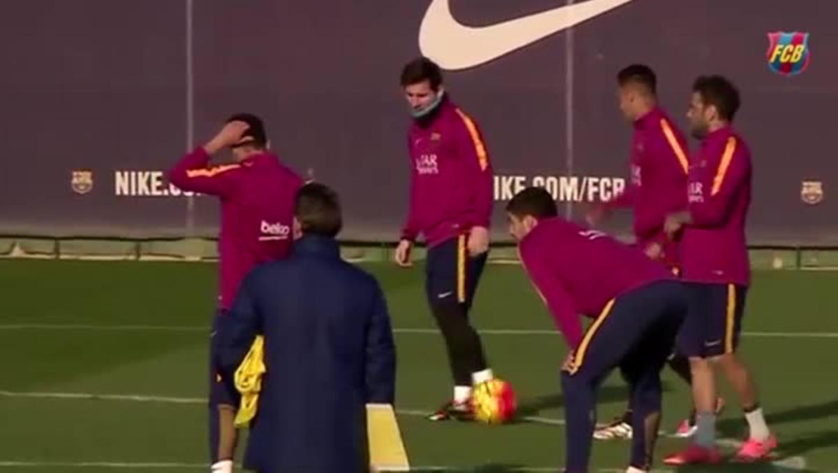 El vacile de Messi y Neymar en el rondo del entrenamiento
