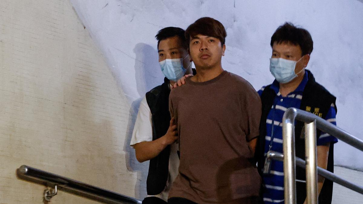 El activista Ivan Lam-Long, detenido por la policía en Hong Kong.