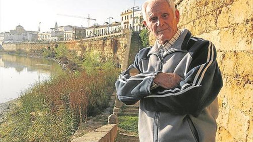 Enrique Caballero, el último barquero del río