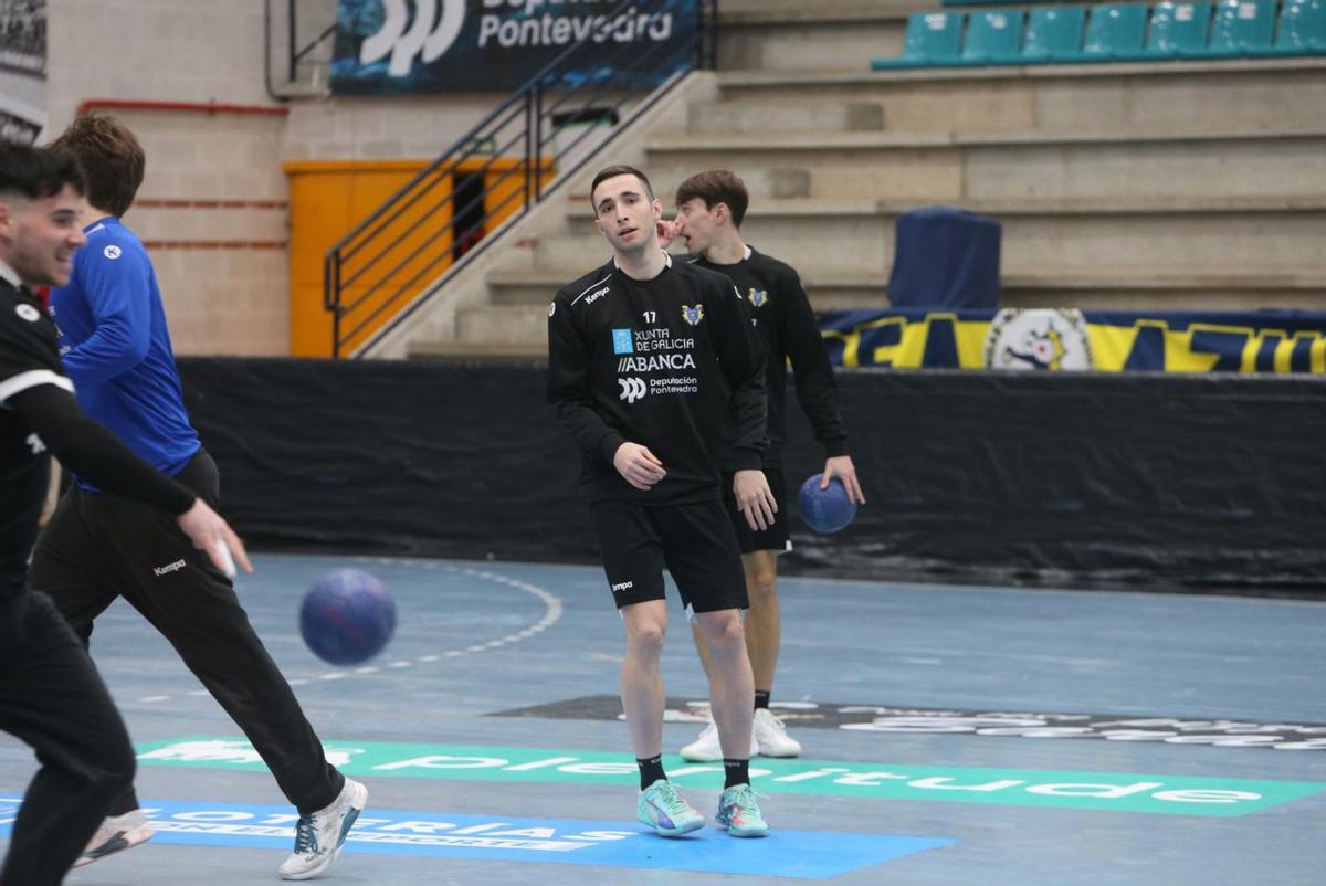 Manu Pérez, ayer en el entrenamiento del Frigoríficos en O Gatañal.