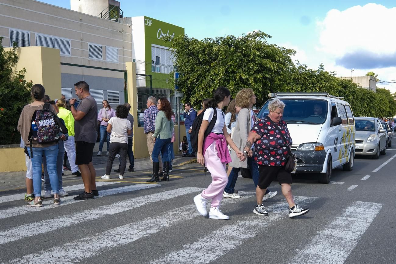 Salida de los alumnos de CEIP Orobal, en La Guitarrilla, en Santidad de Arucas, en la jornada de transporte escolar en Canarias.