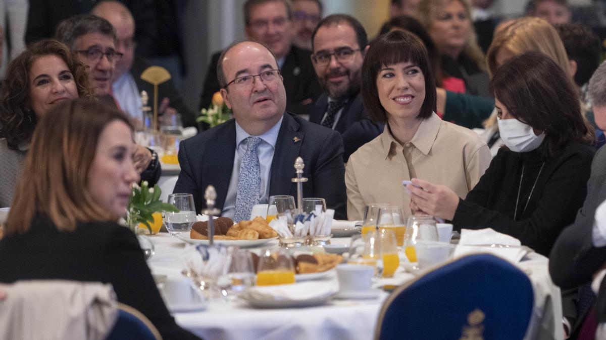 El ministro de Cultura, Miquel Iceta, y la ministra de Ciencia, Diana Morant, en un desayuno informativo.