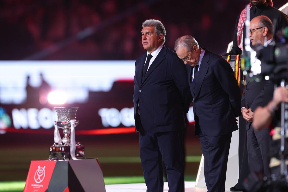 Joan Laporta y Florentino Pérez en la entrega de la Supercopa de España 2024