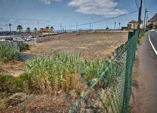 Santa Cruz de Tenerife convierte en un aparcamiento el solar del ‘mamotreto’ de Las Teresitas