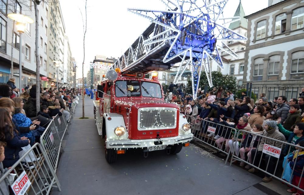 Una multitud recibe a los Reyes en Pontevedra