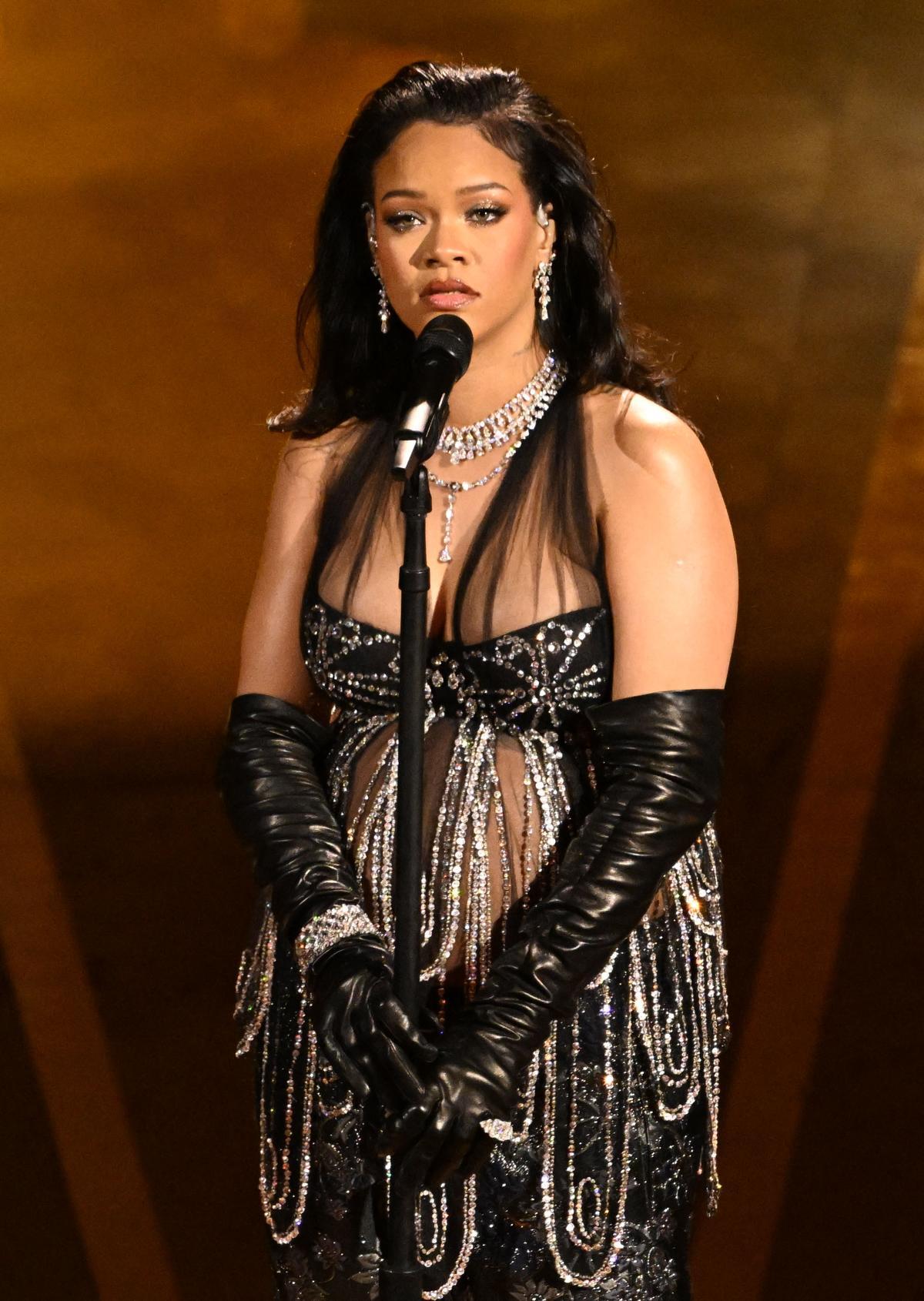 Rihanna interpreta Lift me up en los Oscar 2023