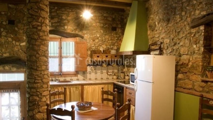 Imagen de la casas rural de Sant Jordi por un precio de 330 euros tres noches.