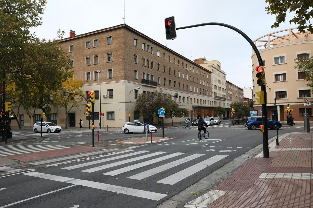 Un semáforo en la calle San Juan Bosco de Zaragoza