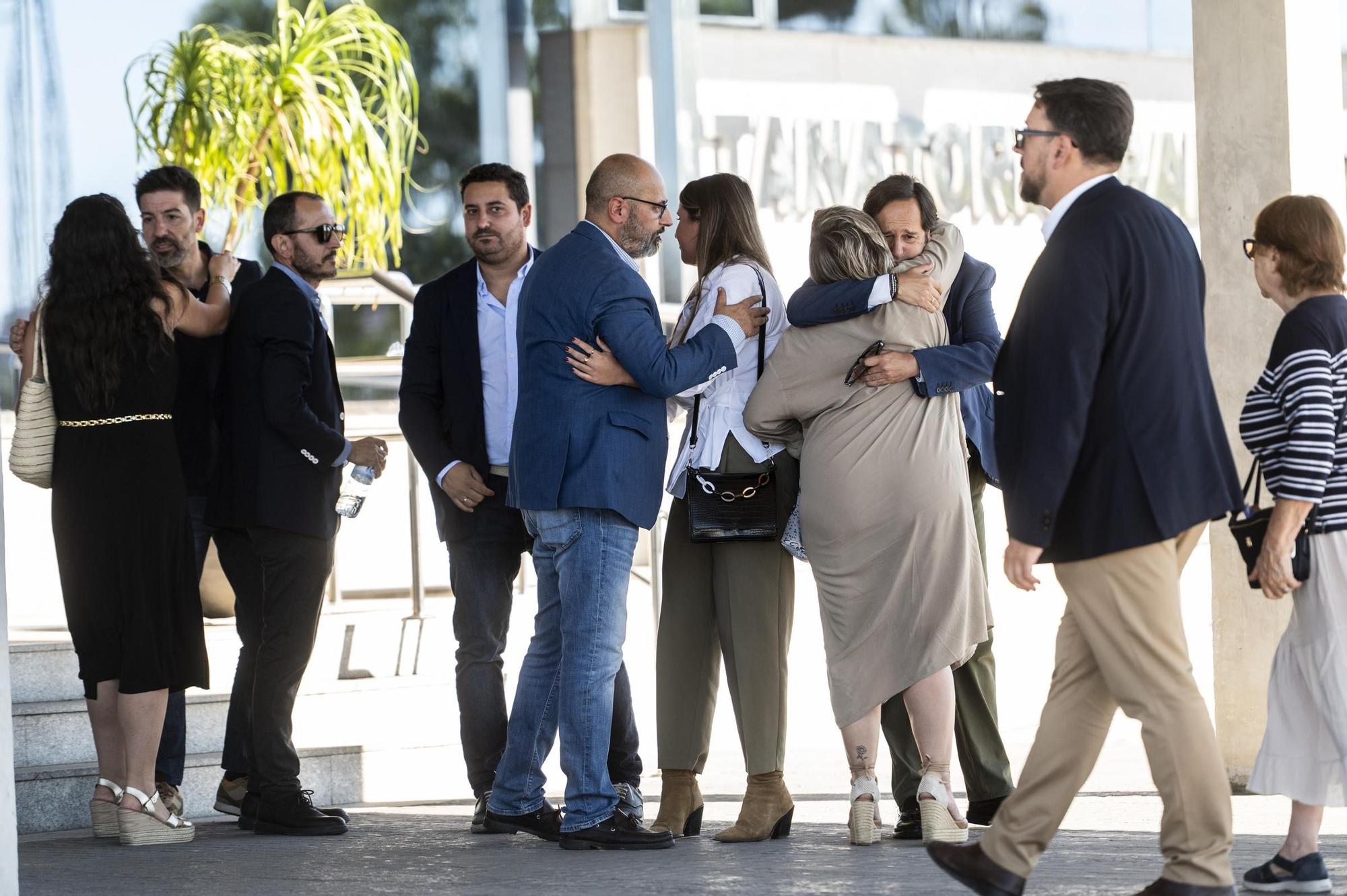 Fotogalería | Compañeros y allegados despiden a Fernández Vara