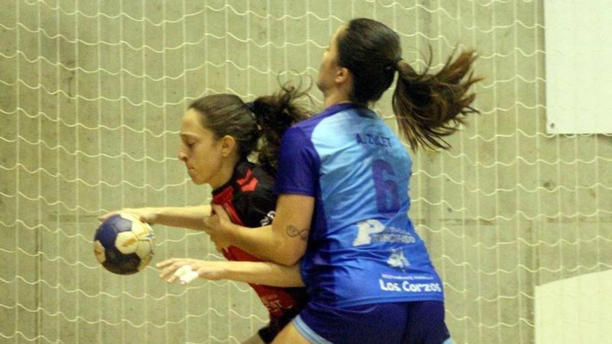 Las saguntinas vencen al Oviedo (27-26) en el partido más destacado de la Jornada 12 de la División de Honor Oro Femenina.