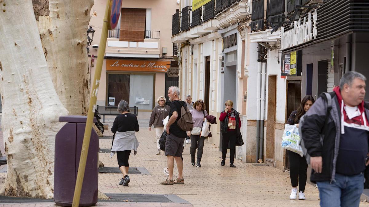 Calor en febrero en la plaça de la Bassa de Xàtiva.