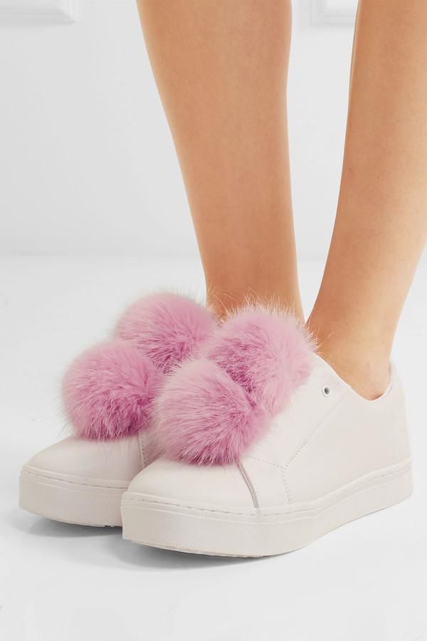 Las deportivas con pompón furry