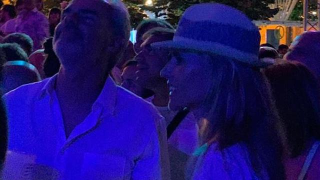 La modelo Judit Mascó, de fiesta en la verbena Flower Power de Muro