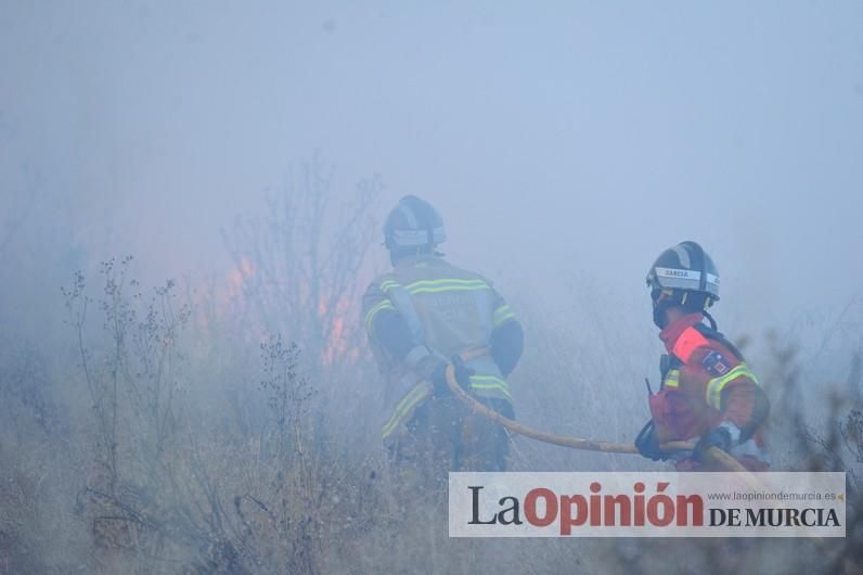 Aparatoso incendio en el Carril de los Manchegos de Murcia