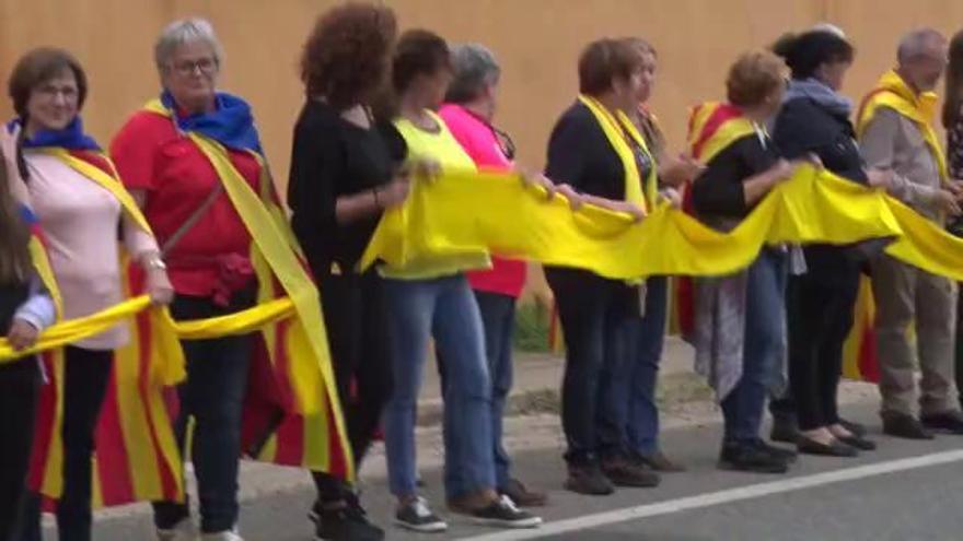 Cadena humana entre Sant Julià de Ramis i Aiguaviva