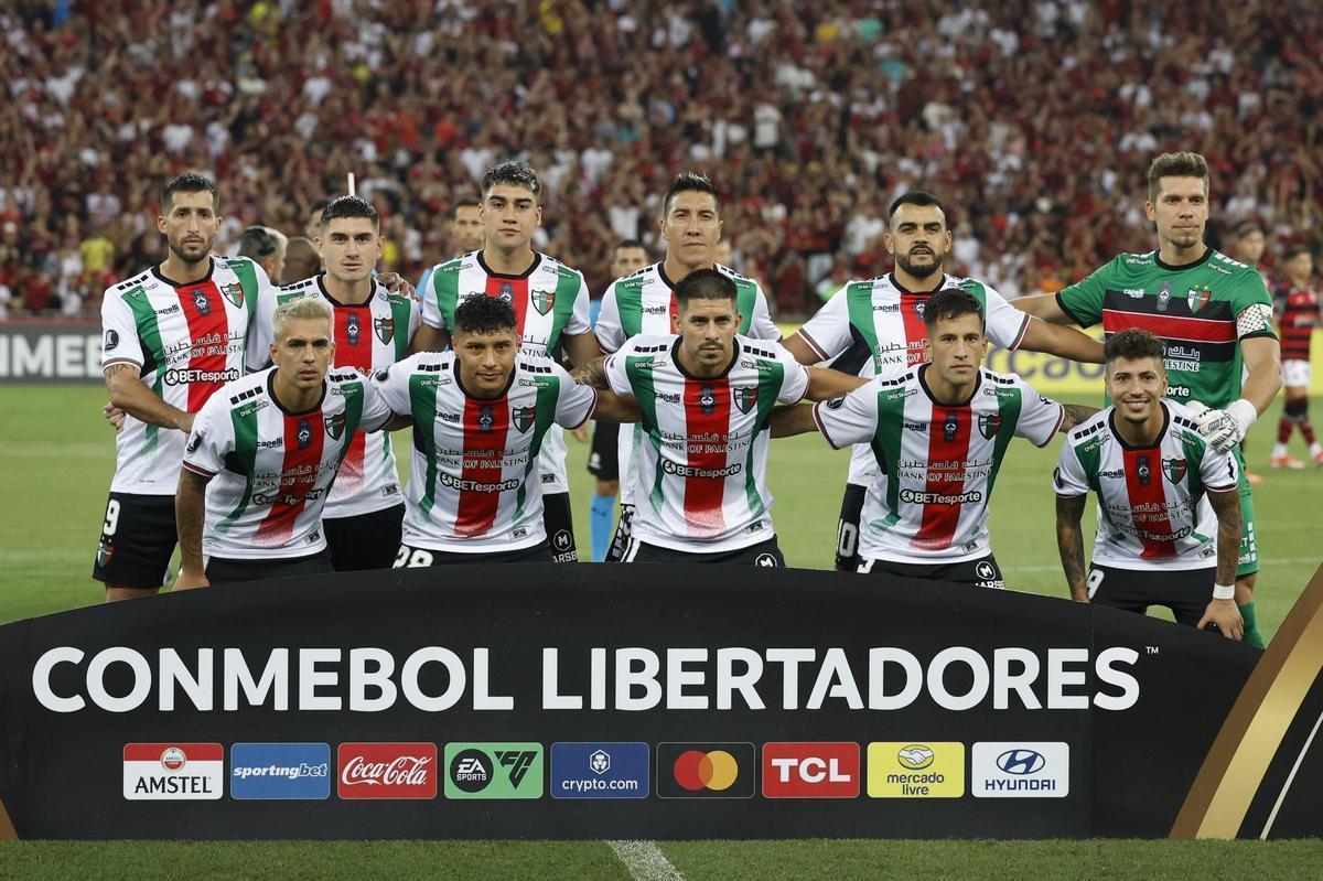 Los jugadores del CD Palestino posan antes del partido contra el Flamengo en la Copa Libertadores.