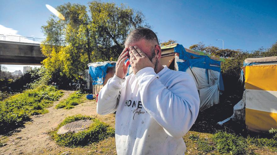 Renato Zamfir, chabolista que reside frente al cementerio de Palma