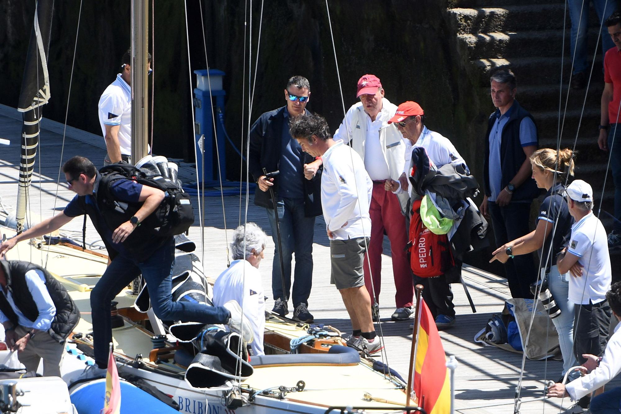 El rey emérito ya "navega" en la ría de Arousa