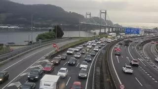Colas kilométricas en la AP-9 en Vigo por un accidente en el túnel de A Madroa
